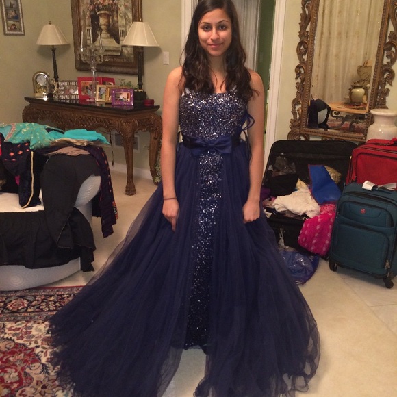 Prom dress - Picture 2 of 2